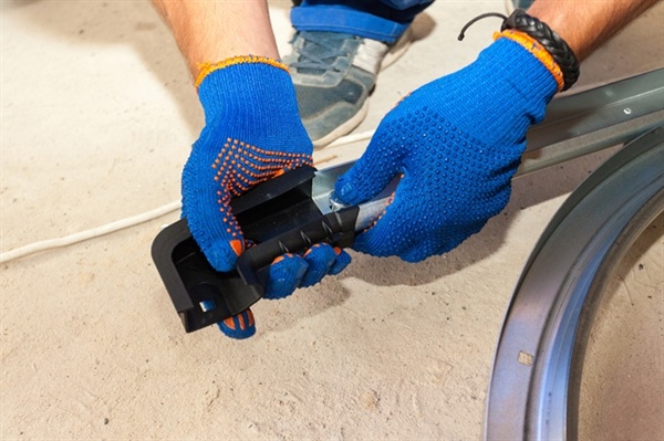 How Much Does Garage Door Repair Typically Cost, and What Affects Pricing?
